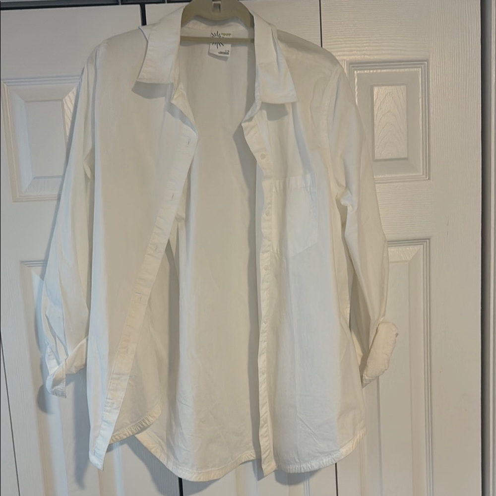 Aerie White Button-Up Shirt. Never worn